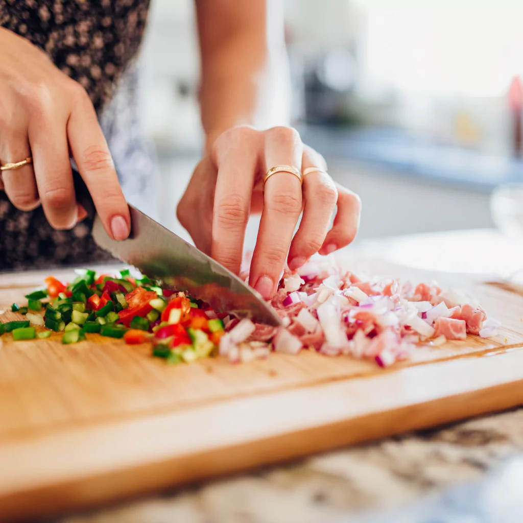 Chopping gv网站 for Italian chopped sandwich